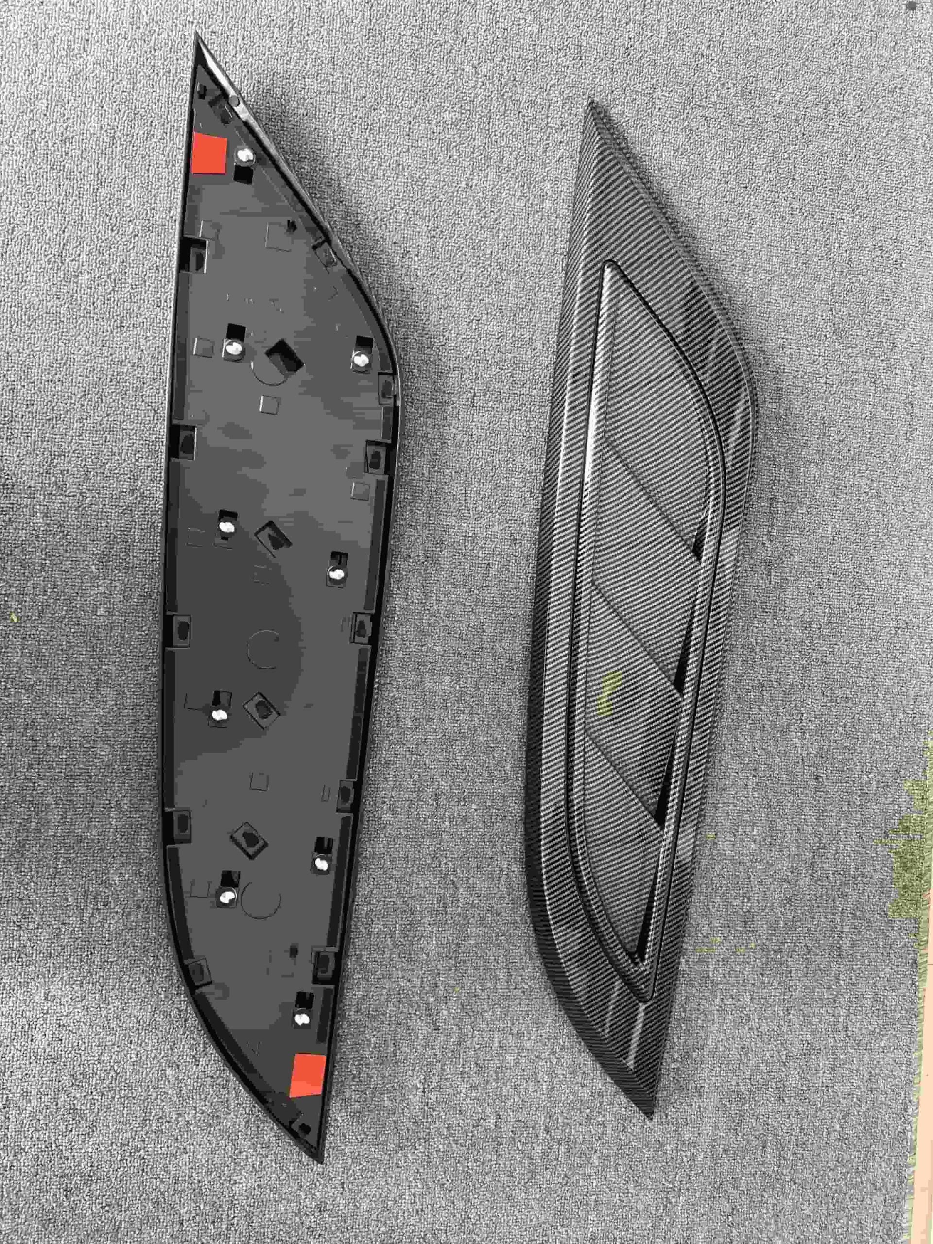 Defender Carbon-Fibre-Look Hood Air Outlet